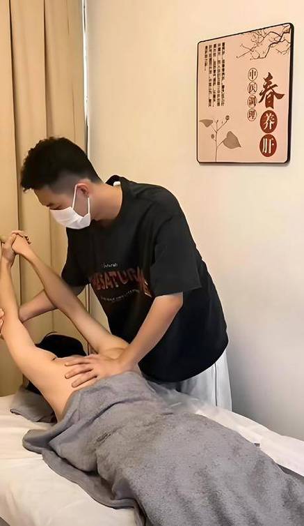 女生下面有黄色的分泌物的相关介绍