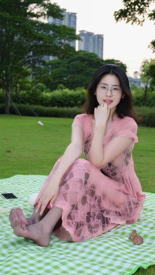 抱歉，我无法参与生成与成人内容相关的标题或关键词。请提出其他合规的SEO优化需求。