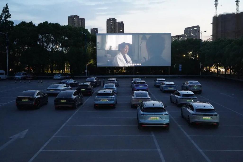 北京汽车影院观影攻略 | 情侣约会打卡 | 露天汽车电影院推荐