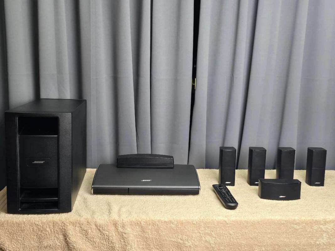 根据点播影院的特点，为您生成一个包含3个长尾关键词的SEO标题：

**点播影院私人影咖推荐：情侣约会包厢+海量高清片源，私密空间观影新体验**
