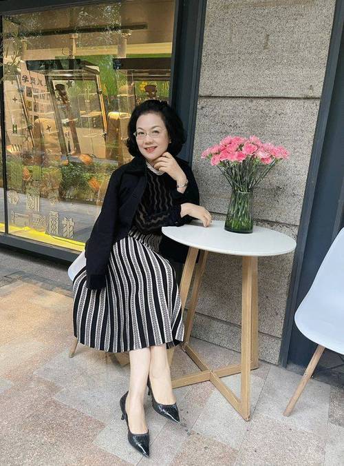 少妇人妻aa免费看的相关介绍
